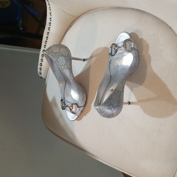 Gucci silver heels made in Italy sz 6.5 - Picture 2 of 7